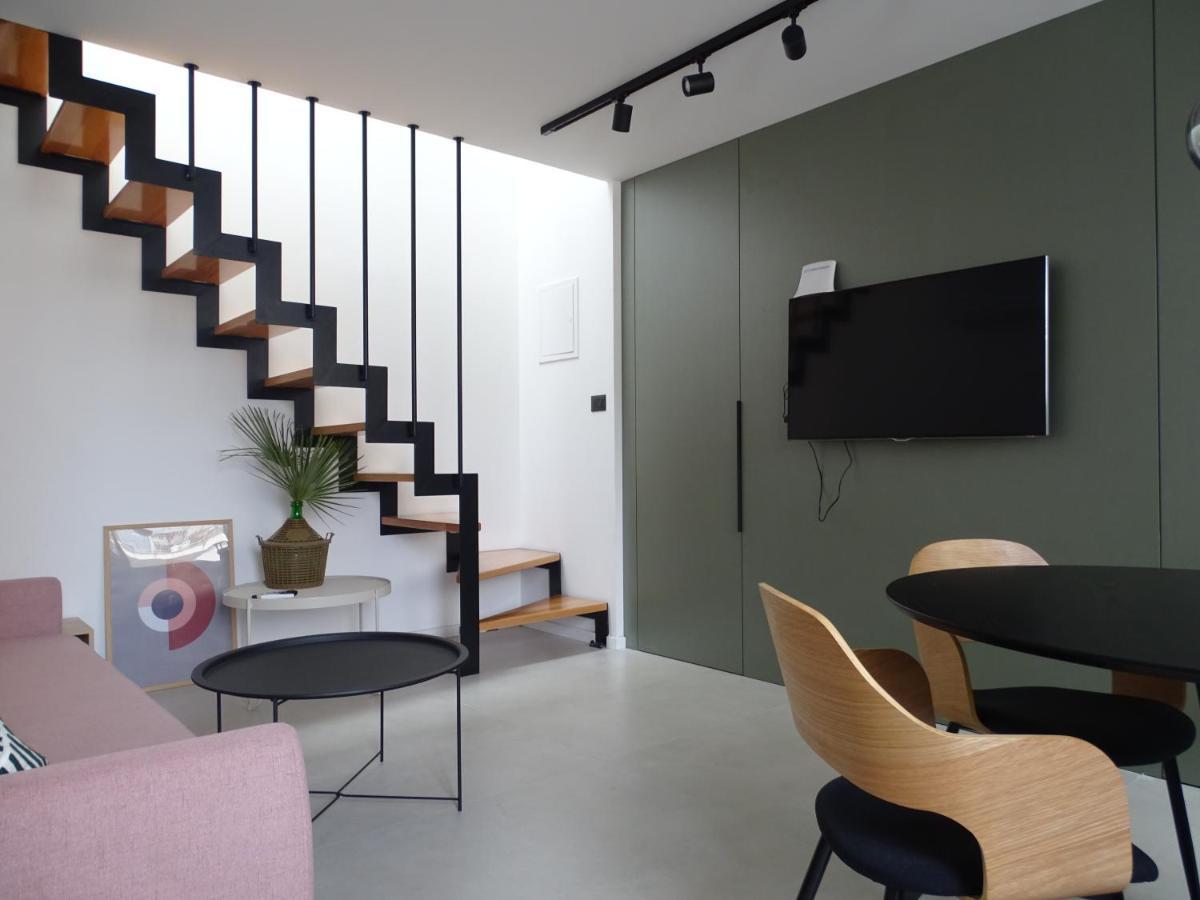 Modern Small House With A Terrace Split Bagian luar foto